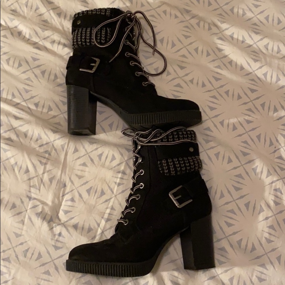 ‼️ White Mountain Suede Heel Booties ‼️